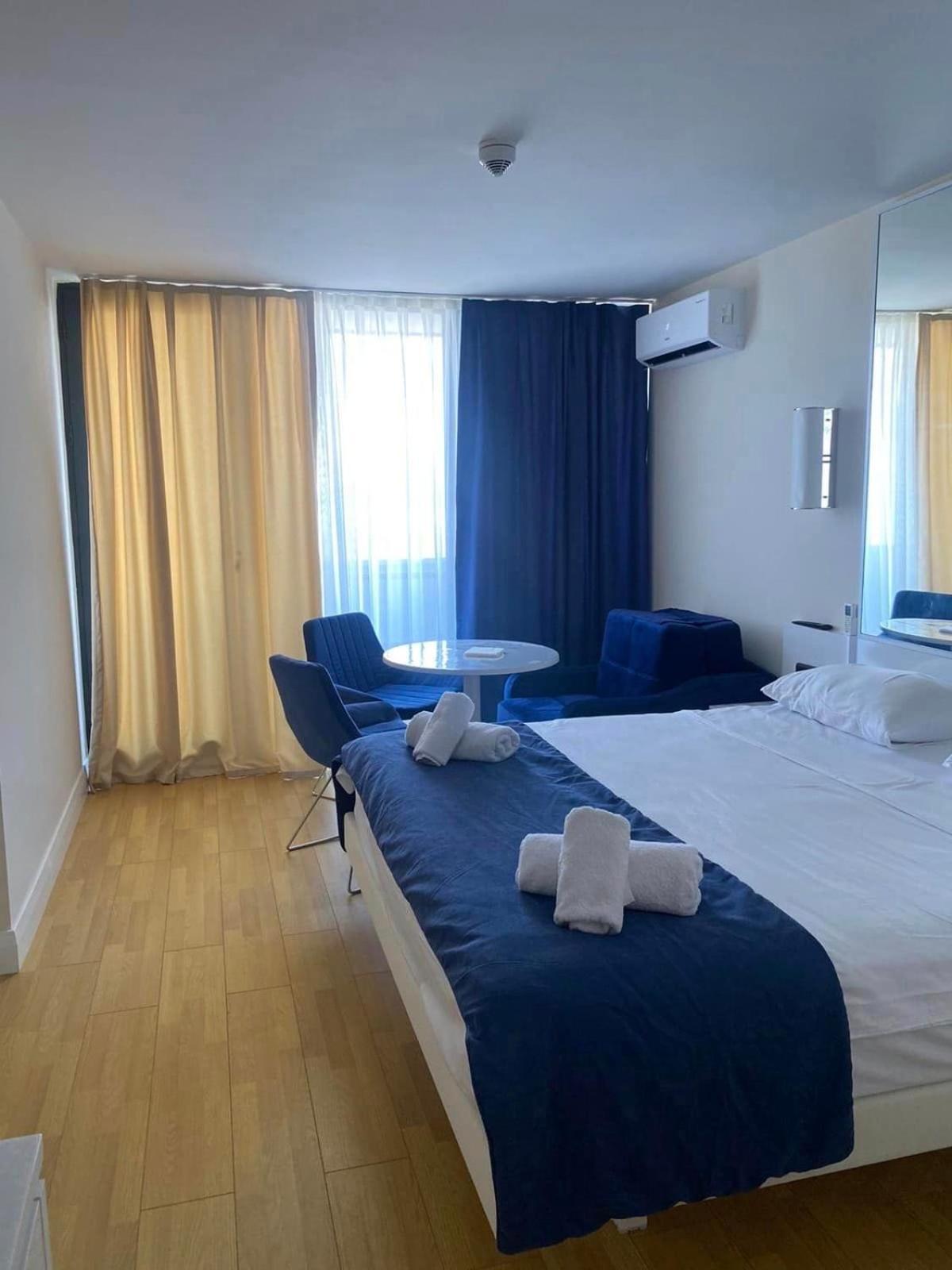 Suites Orbi City Aparthotel Batumi Bagian luar foto