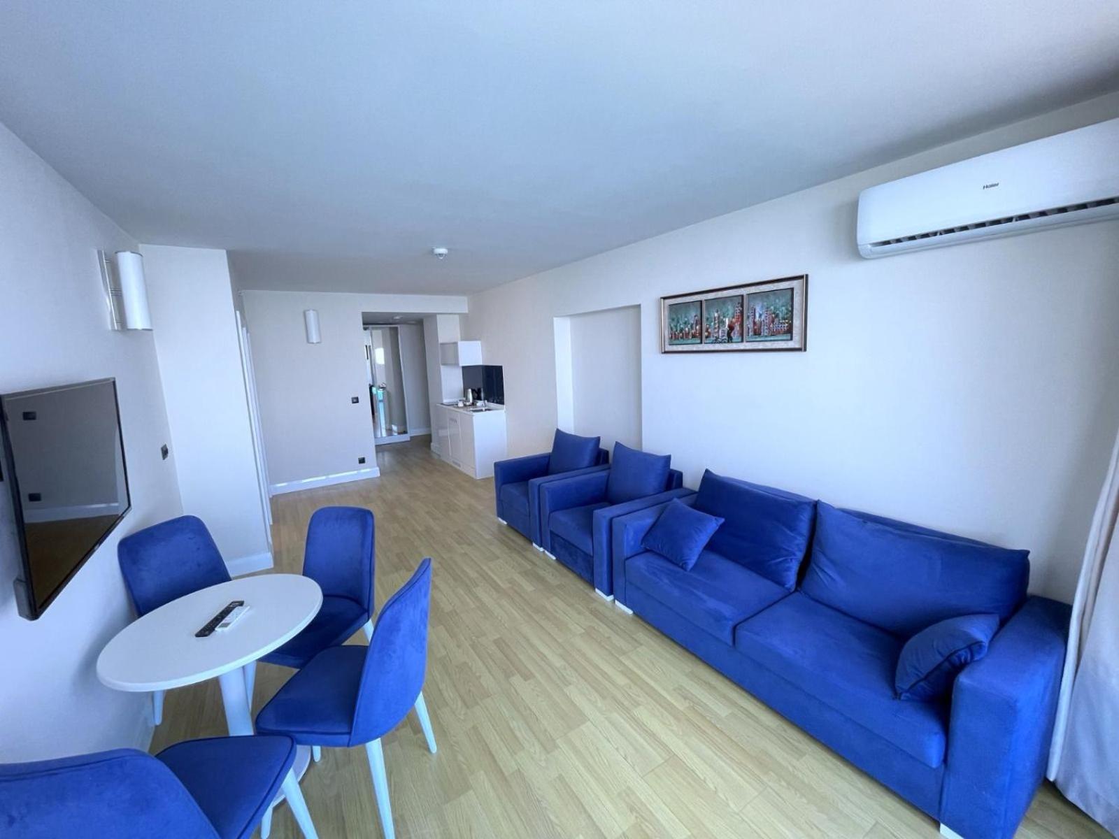 Suites Orbi City Aparthotel Batumi Bagian luar foto
