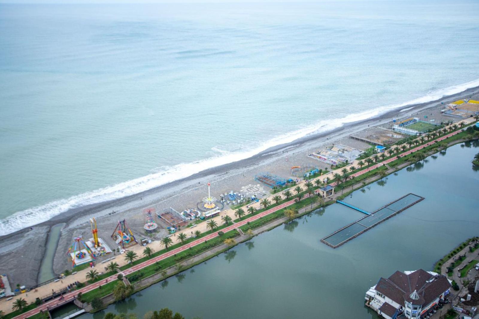 Suites Orbi City Aparthotel Batumi Bagian luar foto