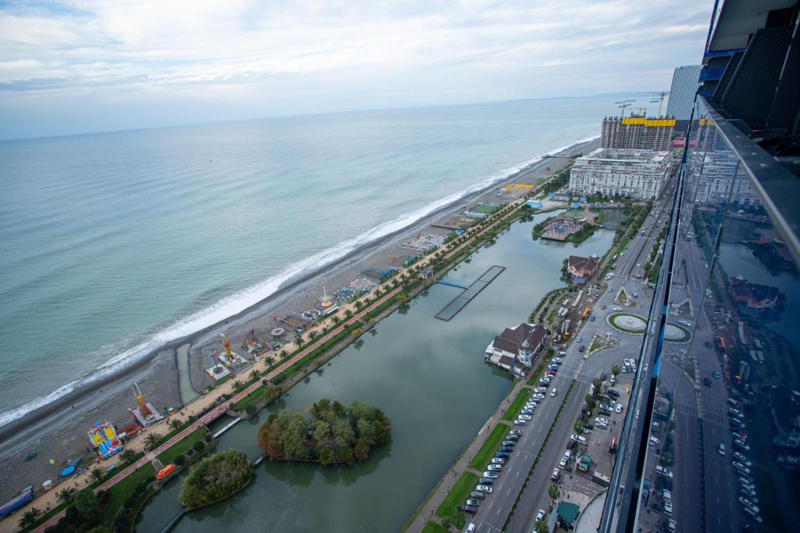 Suites Orbi City Aparthotel Batumi Bagian luar foto