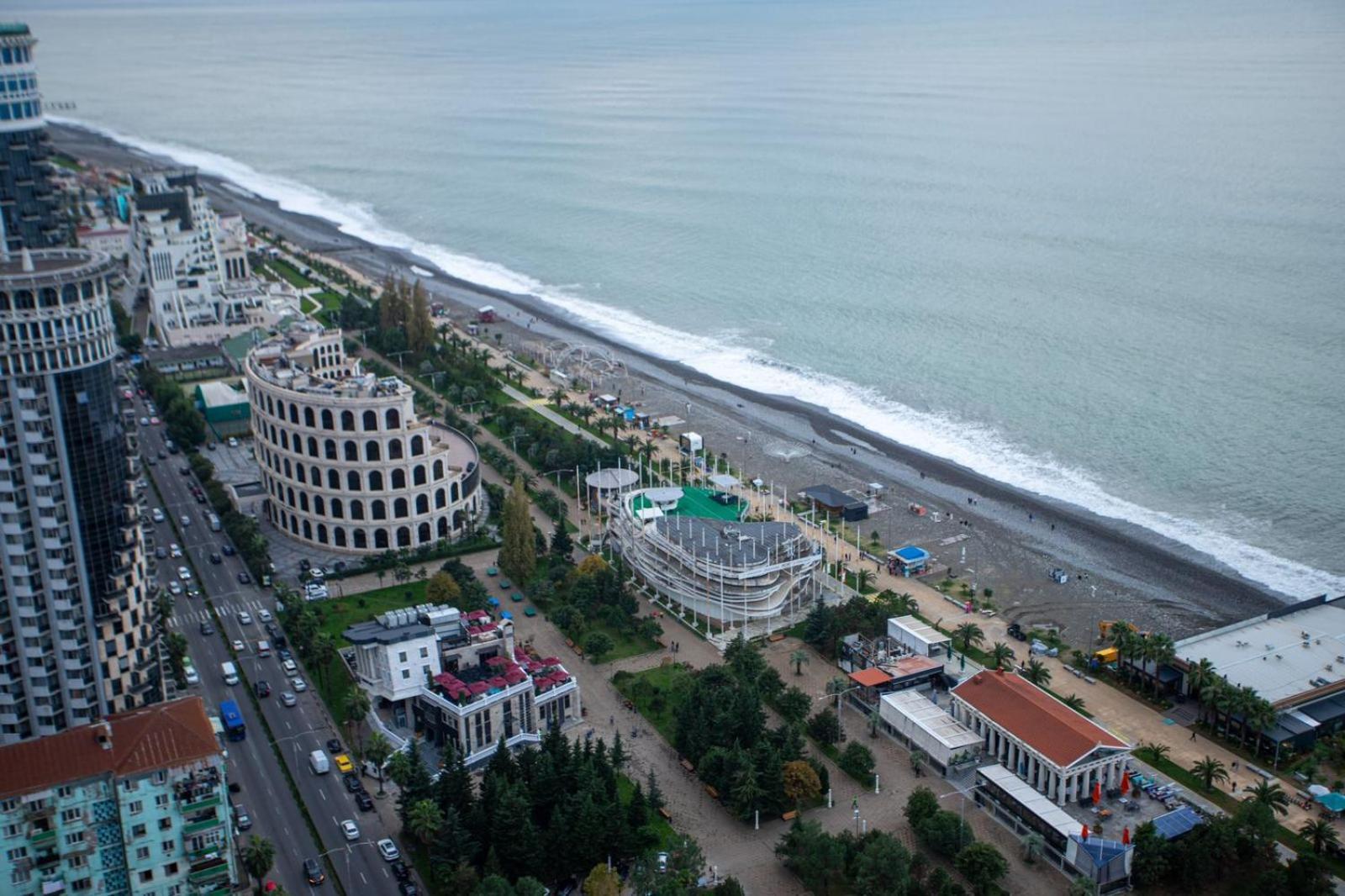 Suites Orbi City Aparthotel Batumi Bagian luar foto