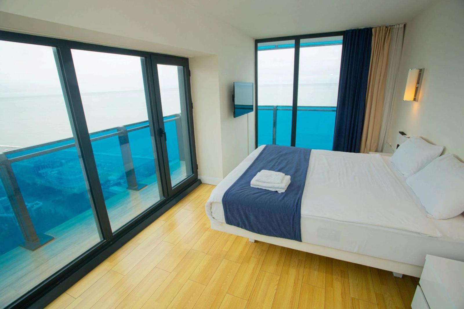 Suites Orbi City Aparthotel Batumi Bagian luar foto