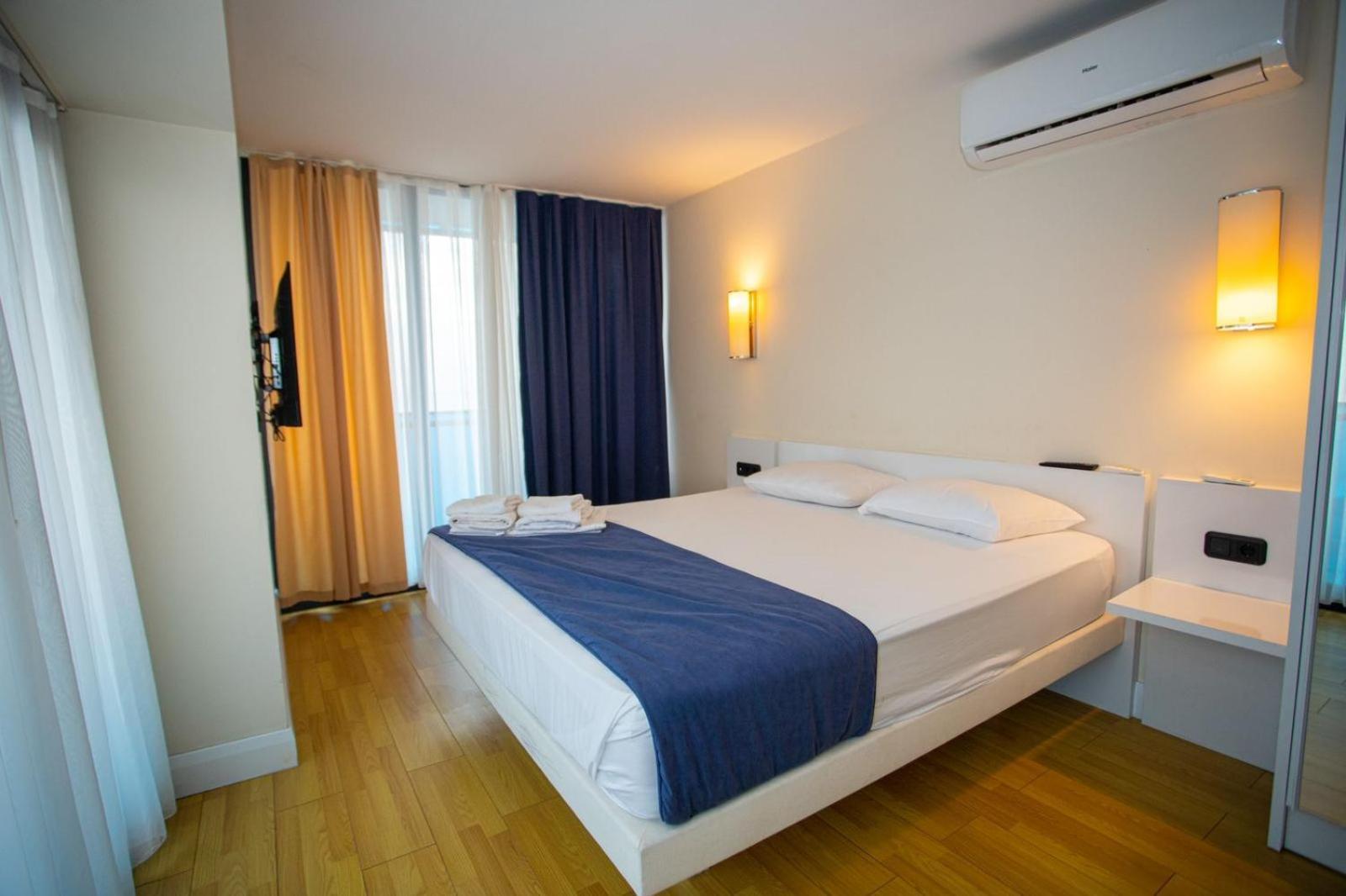 Suites Orbi City Aparthotel Batumi Bagian luar foto