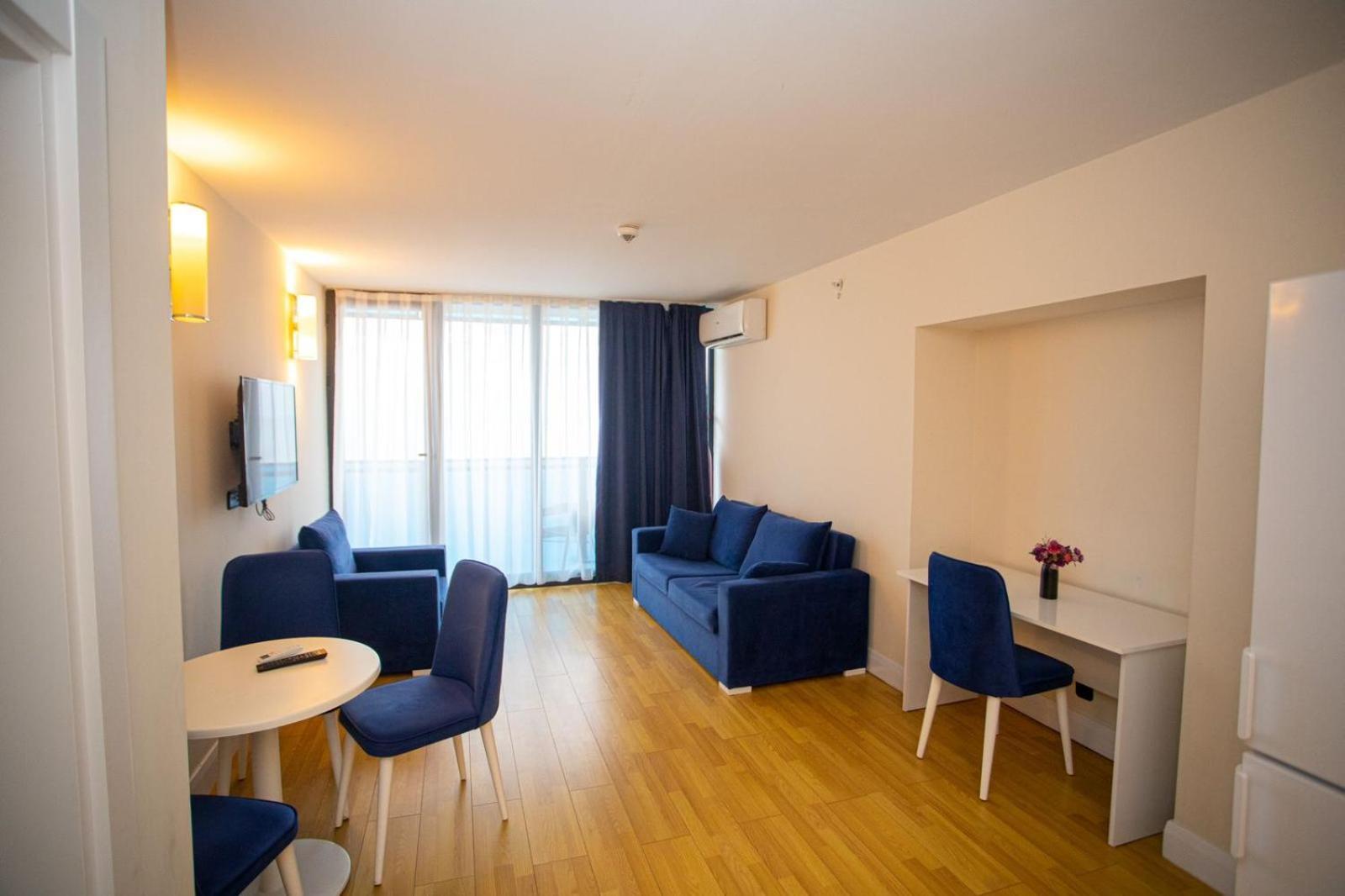 Suites Orbi City Aparthotel Batumi Bagian luar foto