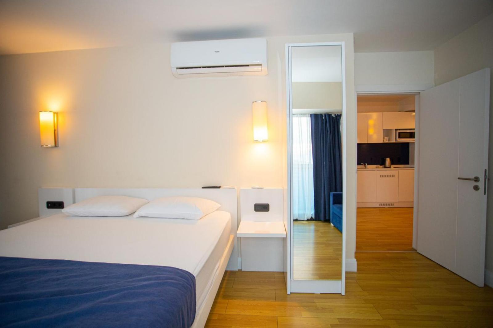Suites Orbi City Aparthotel Batumi Bagian luar foto