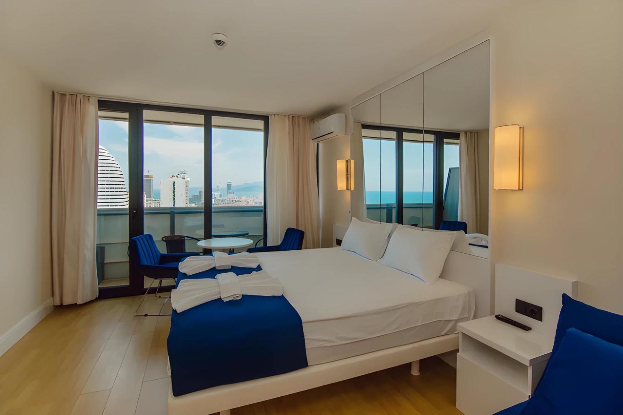 Suites Orbi City Aparthotel Batumi Bagian luar foto