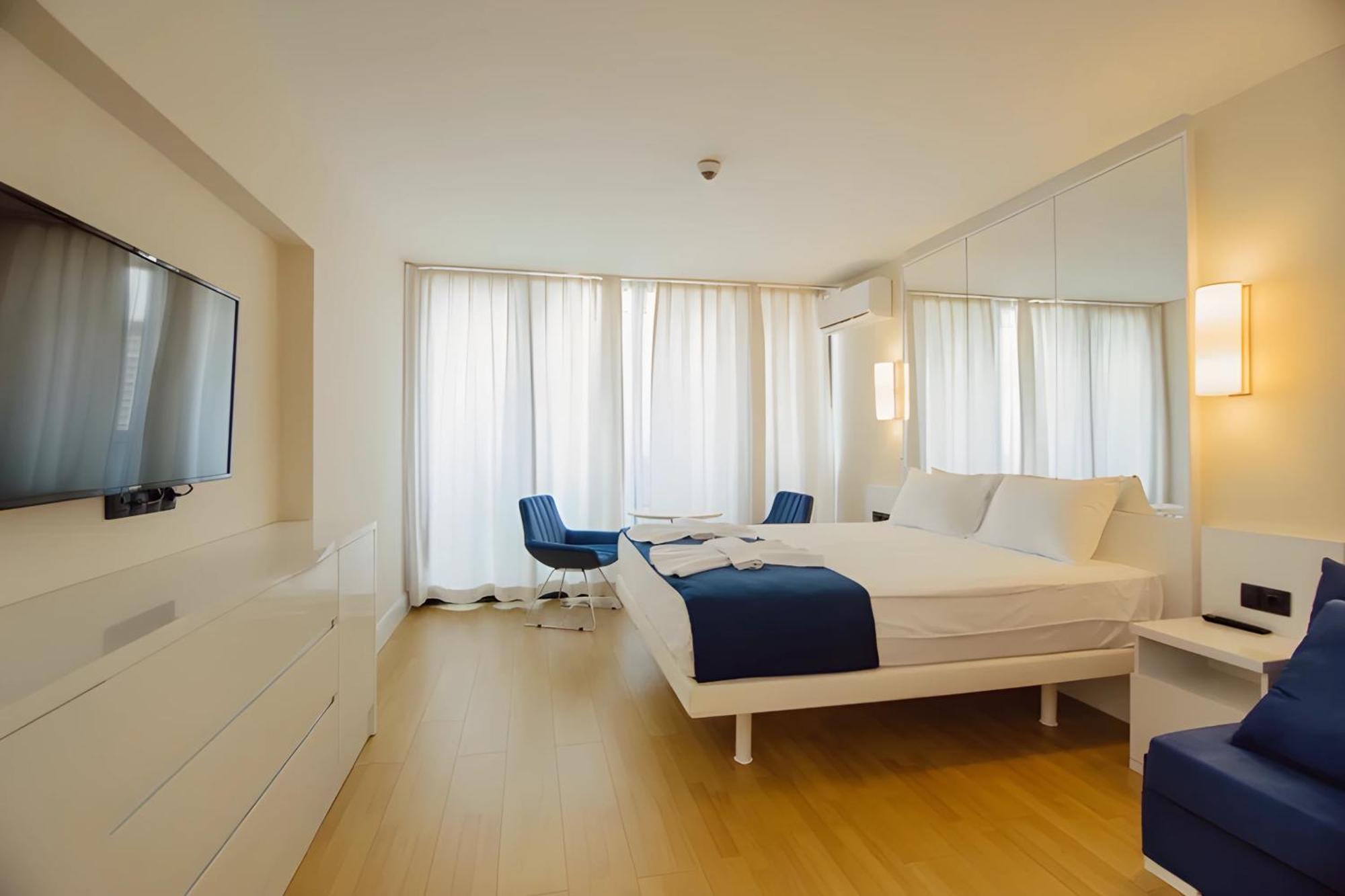 Suites Orbi City Aparthotel Batumi Bagian luar foto