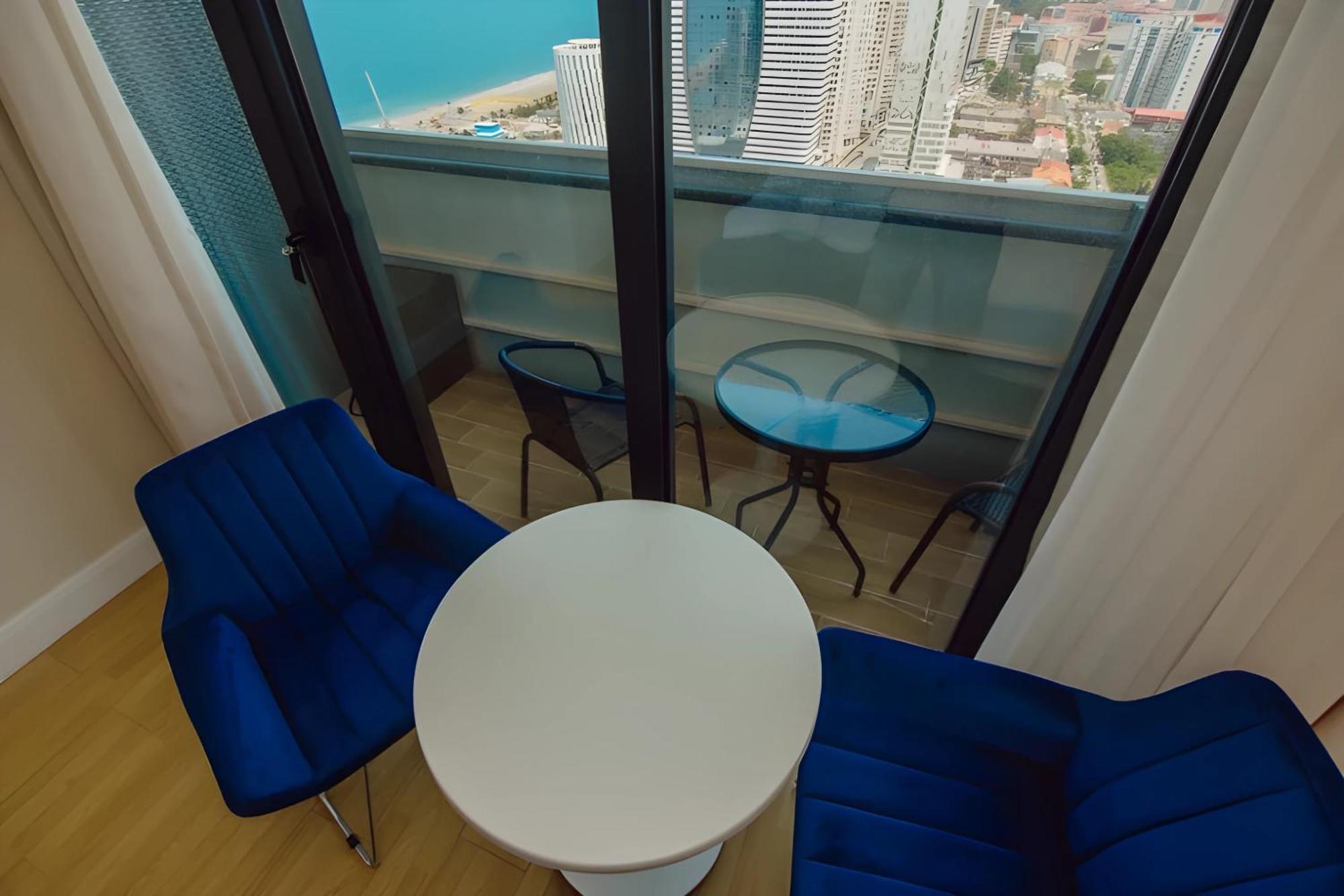 Suites Orbi City Aparthotel Batumi Bagian luar foto